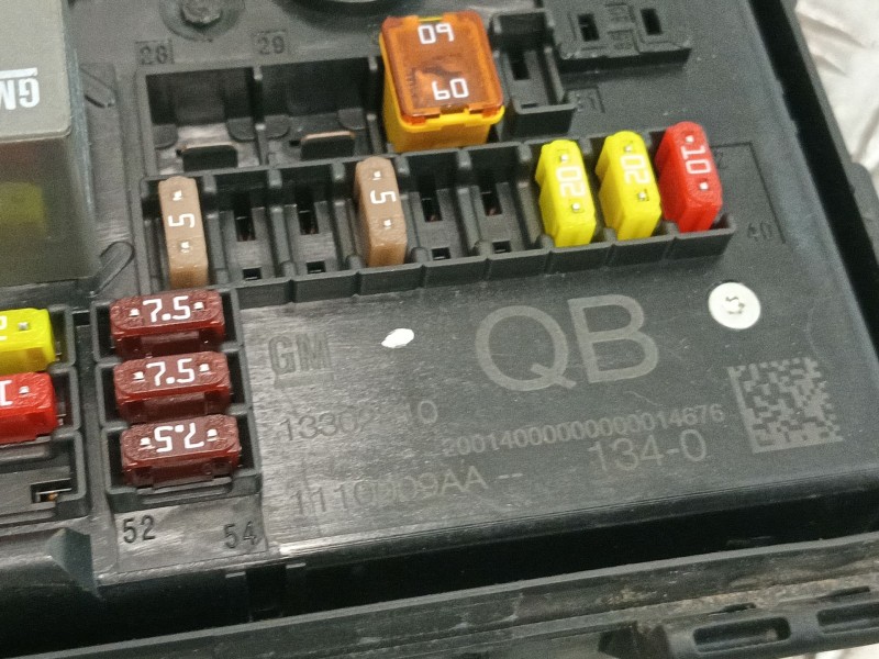 Recambio de caja reles / fusibles para opel astra j lim. 1.6 16v cat referencia OEM IAM C11000053 13302310 