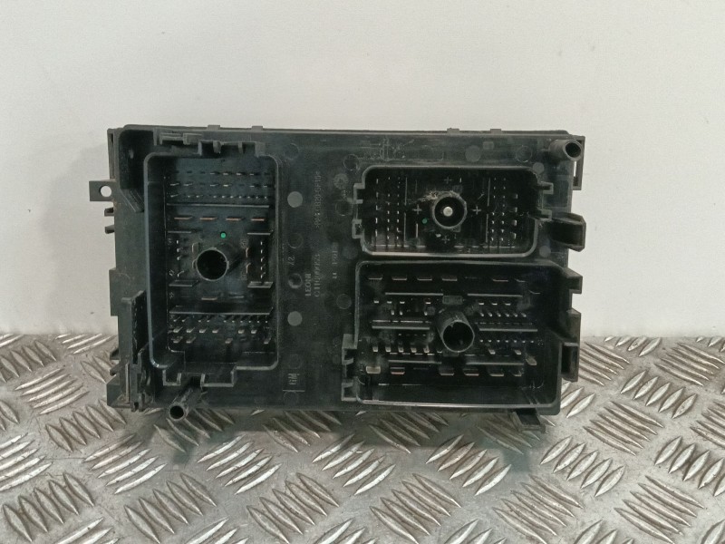 Recambio de caja reles / fusibles para opel astra j lim. 1.6 16v cat referencia OEM IAM C11000053 13302310 