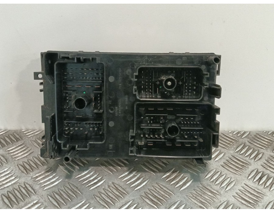 Recambio de caja reles / fusibles para opel astra j lim. 1.6 16v cat referencia OEM IAM C11000053 13302310 