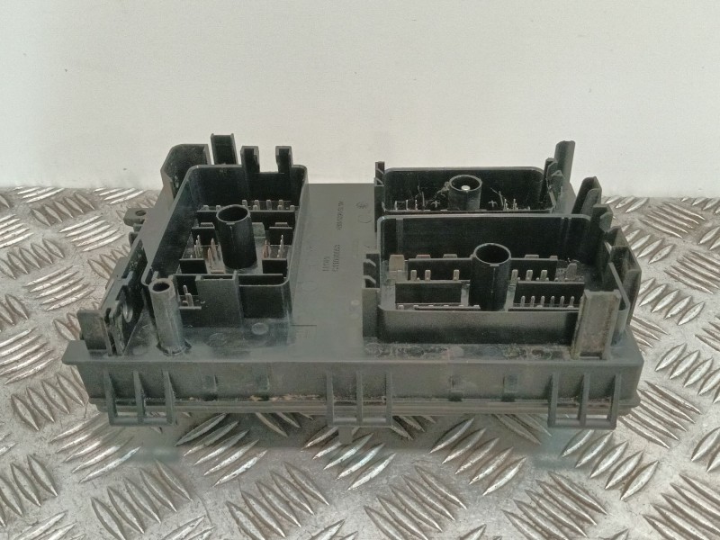 Recambio de caja reles / fusibles para opel astra j lim. 1.6 16v cat referencia OEM IAM C11000053 13302310 