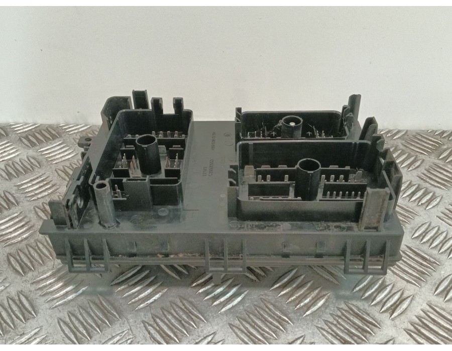 Recambio de caja reles / fusibles para opel astra j lim. 1.6 16v cat referencia OEM IAM C11000053 13302310 