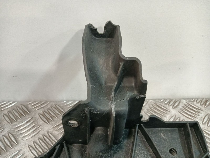 Recambio de travesaño inferior para volkswagen golf v (1k1) 2.0 tdi referencia OEM IAM 1K0807093  