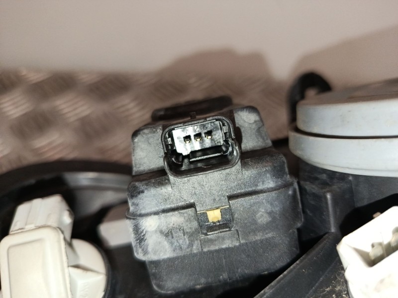 Recambio de faro izquierdo para citroën saxo (s0, s1) 1.4 vts referencia OEM IAM 9636331780  