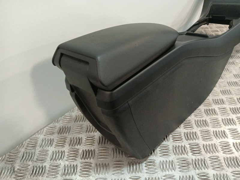 Recambio de consola central para volvo v40 hatchback (525) d3 referencia OEM IAM 01302307  