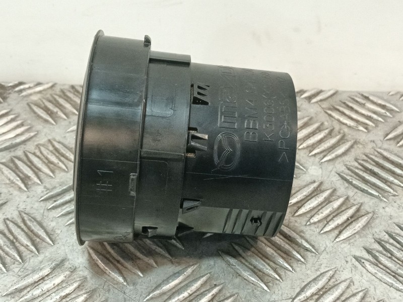 Recambio de aireador para mazda 3 lim. (bl) referencia OEM IAM BBM4GM73  