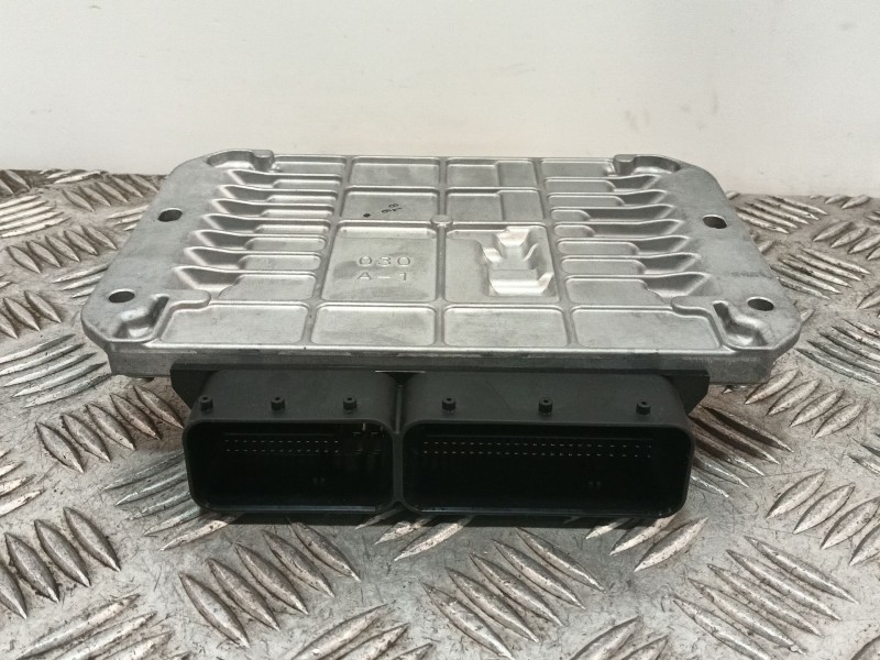 Recambio de centralita motor uce para mazda 3 lim. (bl) referencia OEM IAM 2758008384  