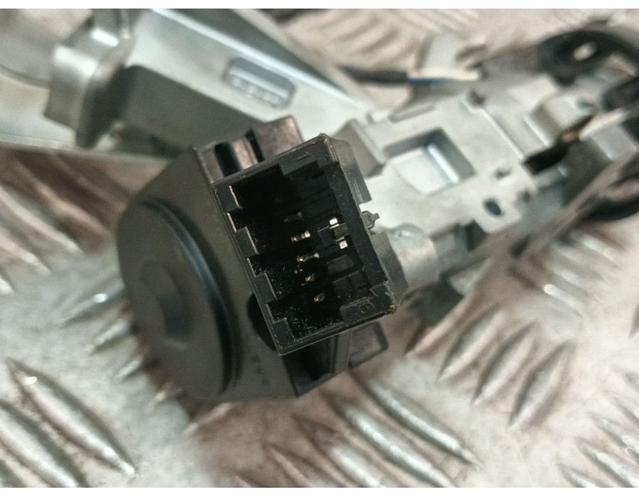 Recambio de conmutador de arranque para opel astra j lim. 1.6 16v cat referencia OEM IAM 20912838  