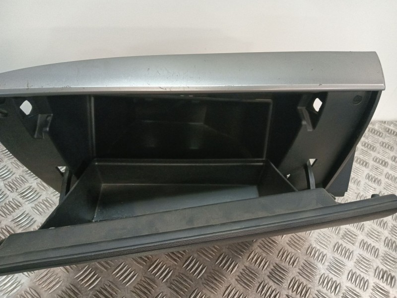 Recambio de guantera para mazda 3 lim. (bl) referencia OEM IAM BBM464111  