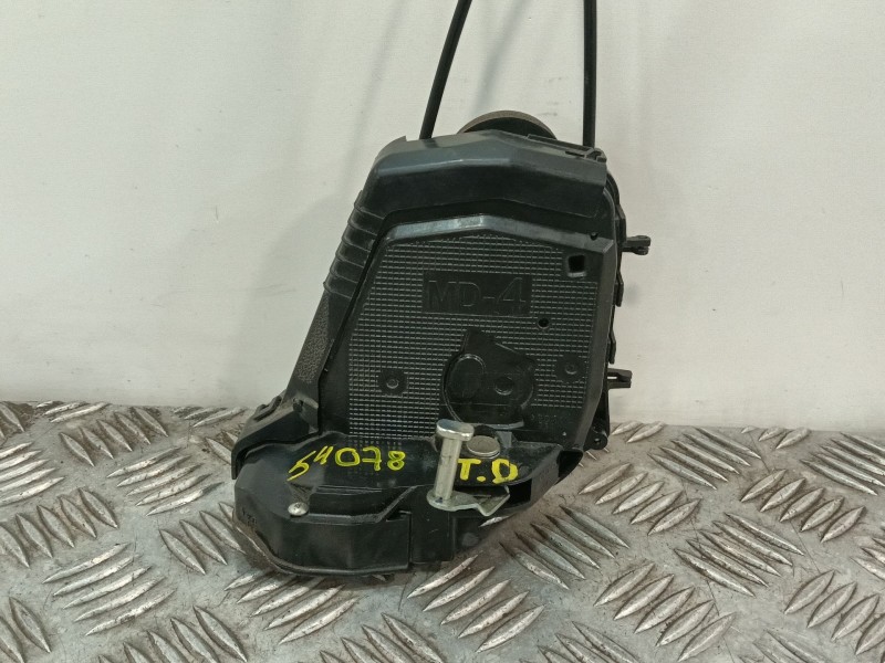 Recambio de cerradura puerta trasera derecha para toyota yaris 1.3 16v cat referencia OEM IAM   