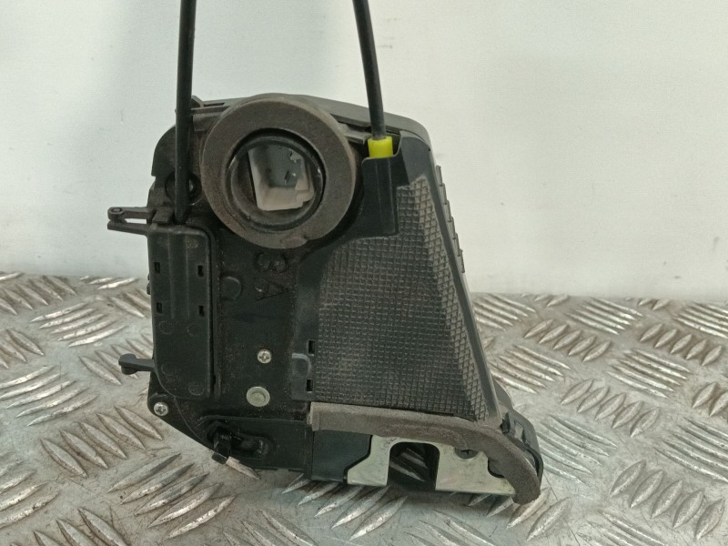 Recambio de cerradura puerta trasera derecha para toyota yaris 1.3 16v cat referencia OEM IAM   