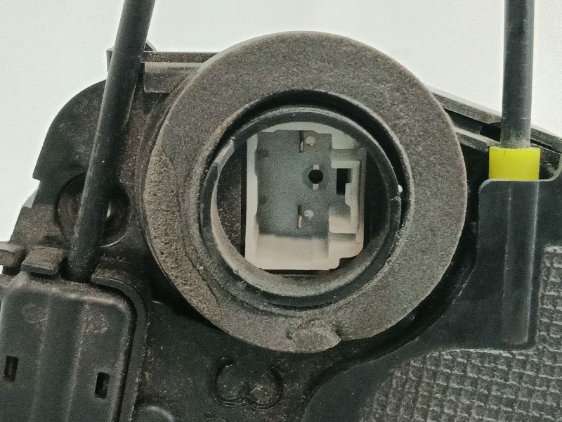 Recambio de cerradura puerta trasera derecha para toyota yaris 1.3 16v cat referencia OEM IAM   