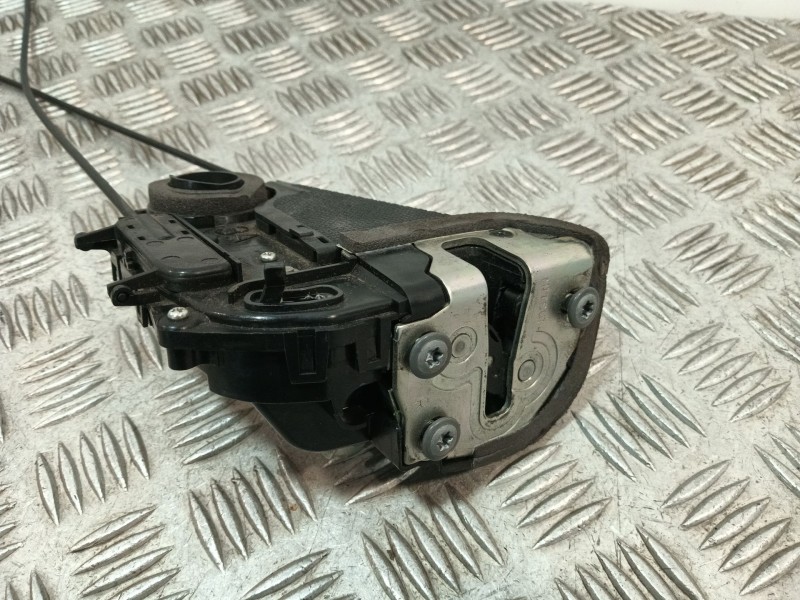 Recambio de cerradura puerta trasera derecha para toyota yaris 1.3 16v cat referencia OEM IAM   