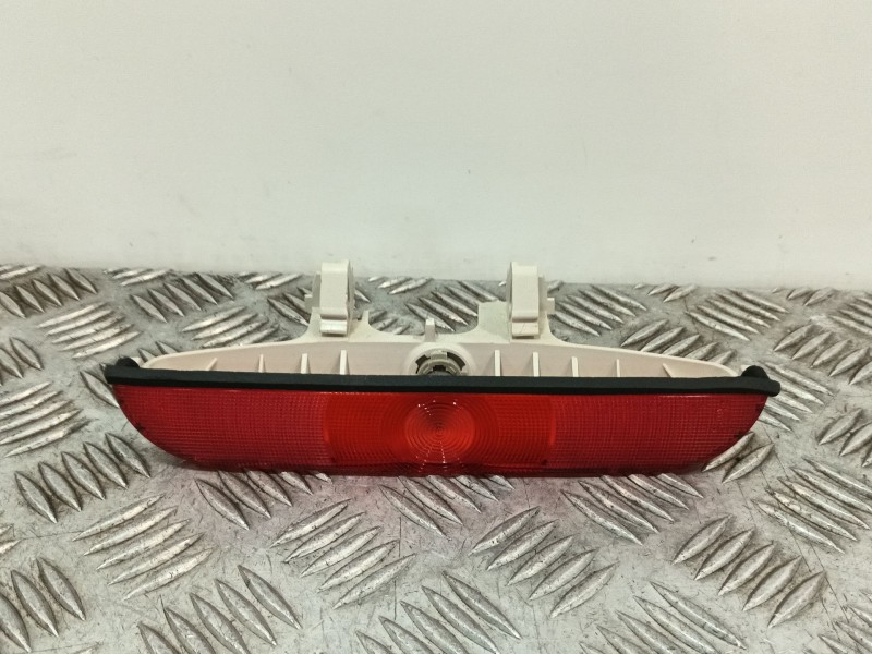 Recambio de piloto central de freno para mazda 3 lim. (bl) referencia OEM IAM P3591  