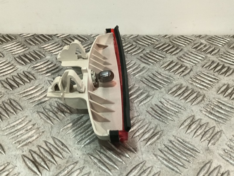 Recambio de piloto central de freno para mazda 3 lim. (bl) referencia OEM IAM P3591  