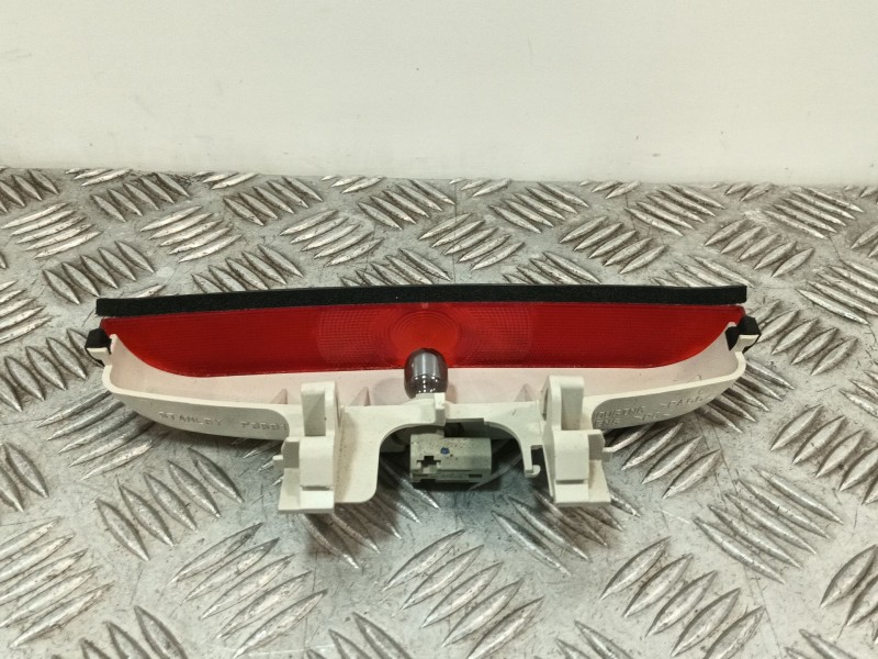 Recambio de piloto central de freno para mazda 3 lim. (bl) referencia OEM IAM P3591  
