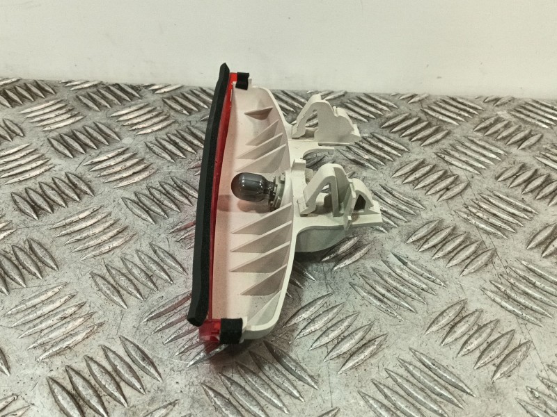 Recambio de piloto central de freno para mazda 3 lim. (bl) referencia OEM IAM P3591  