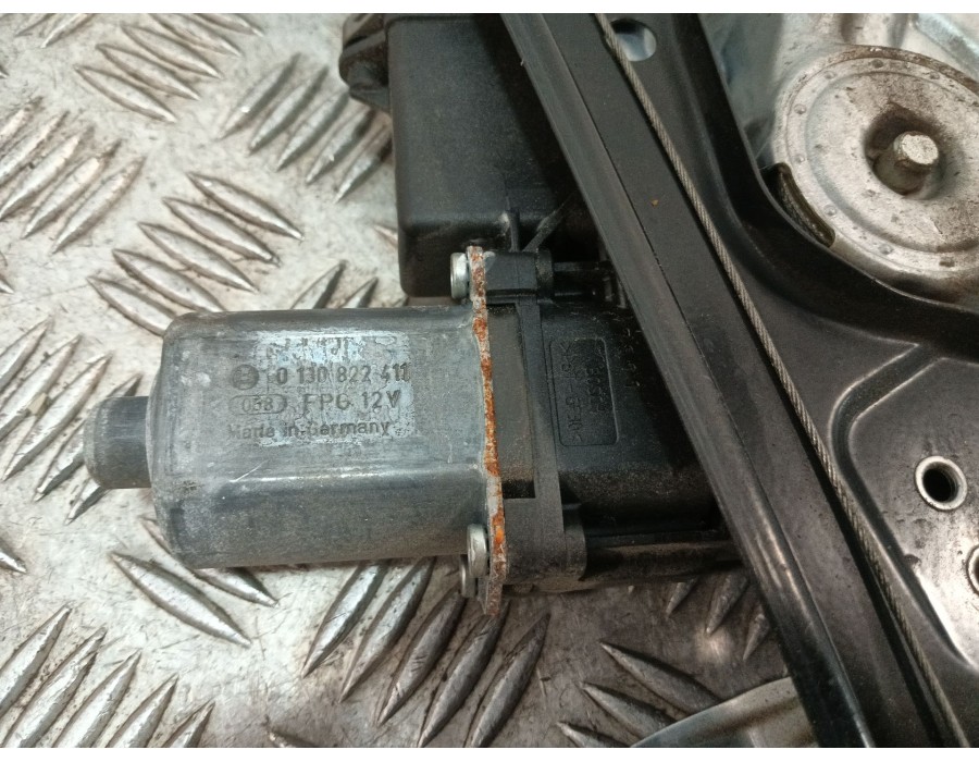 Recambio de elevalunas delantero derecho para opel astra j lim. 1.6 16v cat referencia OEM IAM 915363102 915368103 
