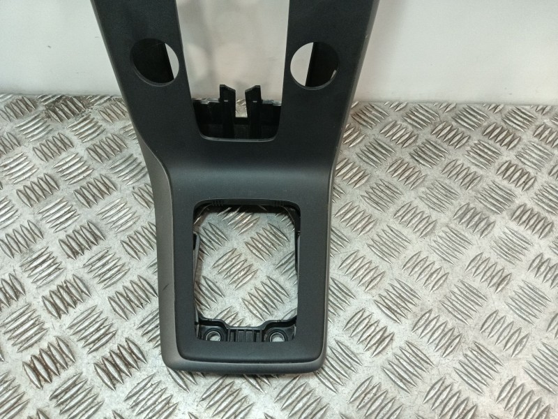 Recambio de consola central para volvo v40 hatchback (525) d3 referencia OEM IAM 31306725  