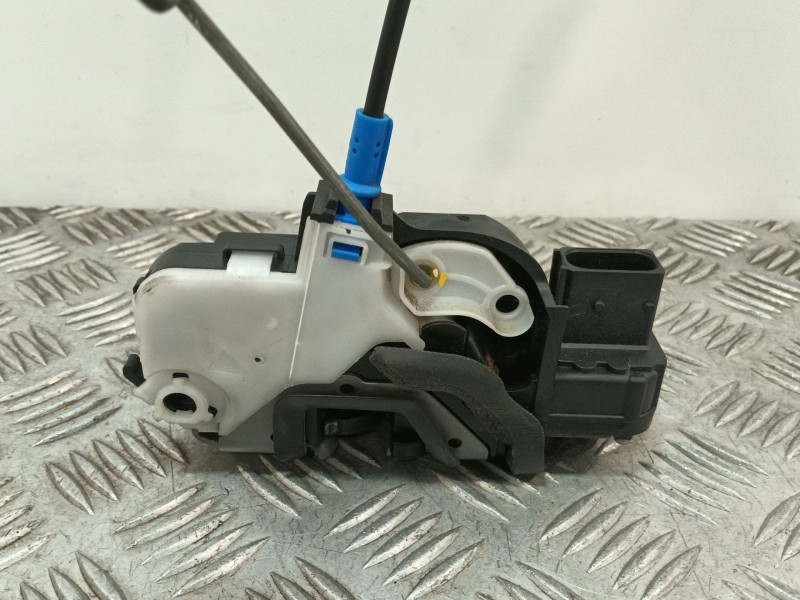 Recambio de cerradura puerta delantera derecha para opel astra j lim. 1.6 16v cat referencia OEM IAM 3023880RH2  