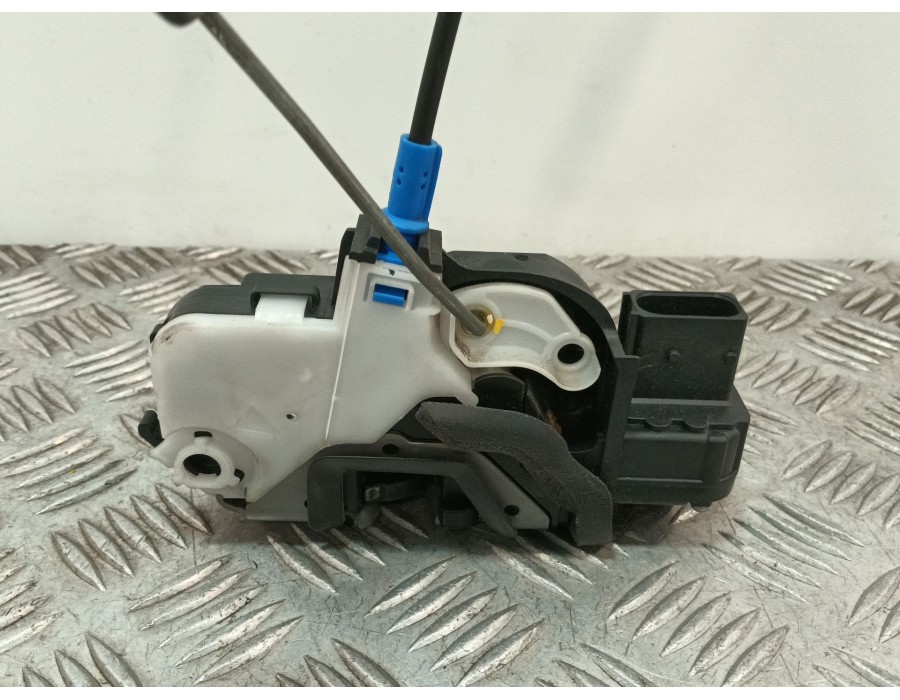 Recambio de cerradura puerta delantera derecha para opel astra j lim. 1.6 16v cat referencia OEM IAM 3023880RH2  