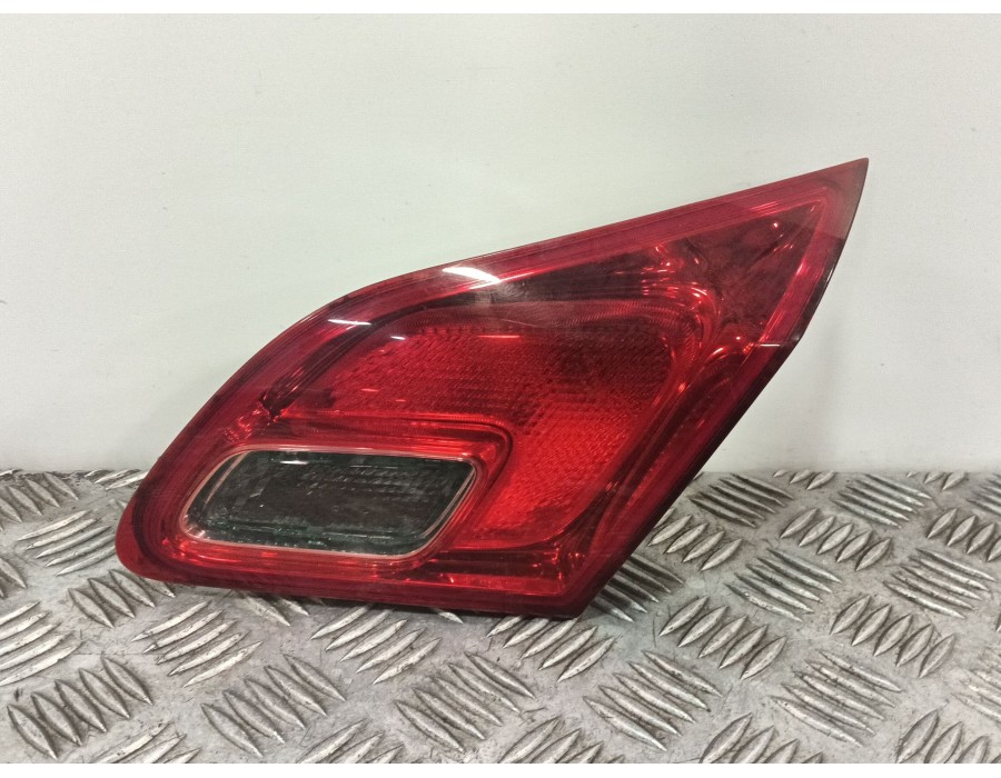 Recambio de piloto trasero derecho interior para opel astra j lim. 1.6 16v cat referencia OEM IAM   
