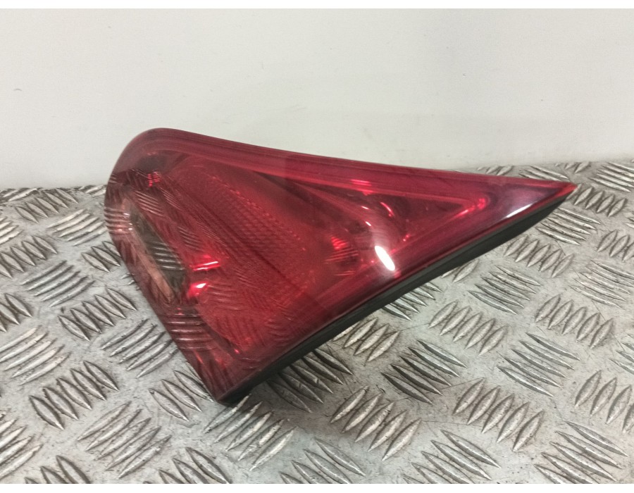 Recambio de piloto trasero derecho interior para opel astra j lim. 1.6 16v cat referencia OEM IAM   