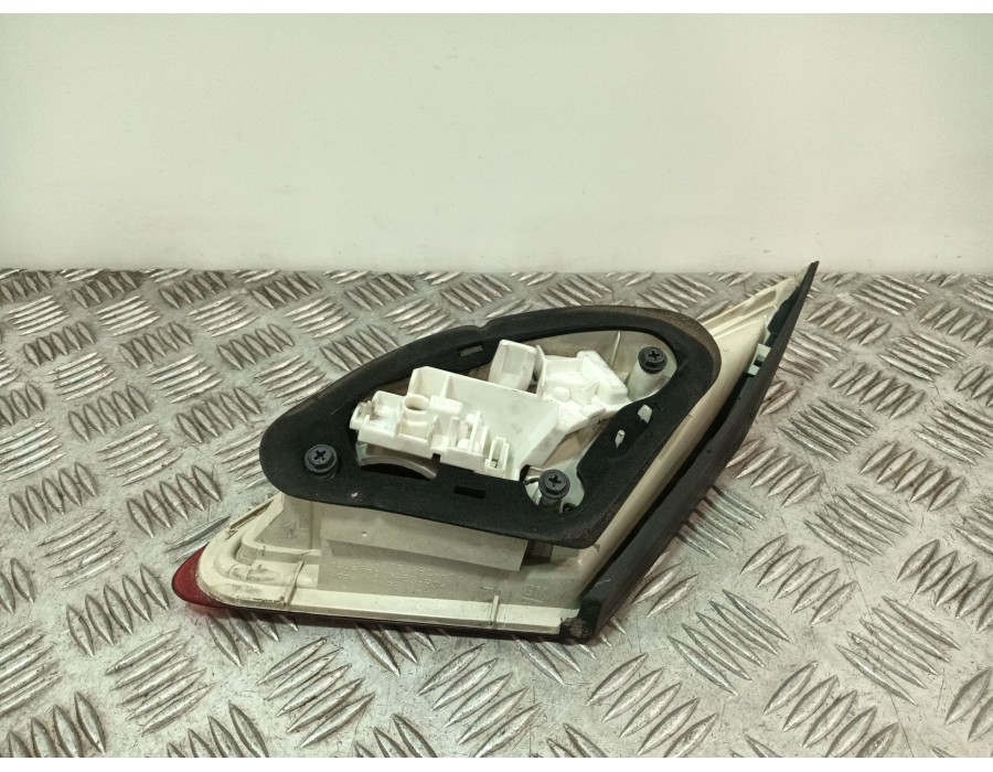 Recambio de piloto trasero izquierdo interior para opel astra j lim. 1.6 16v cat referencia OEM IAM   