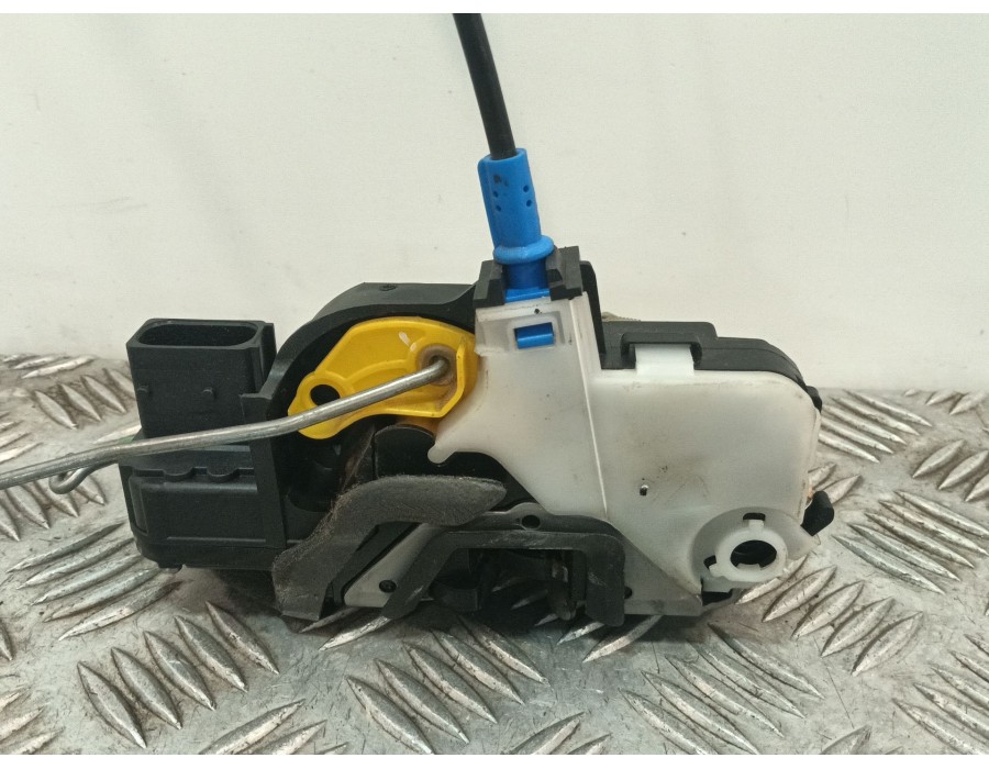 Recambio de cerradura puerta delantera izquierda para opel astra j lim. 1.6 16v cat referencia OEM IAM 3023881LH1  