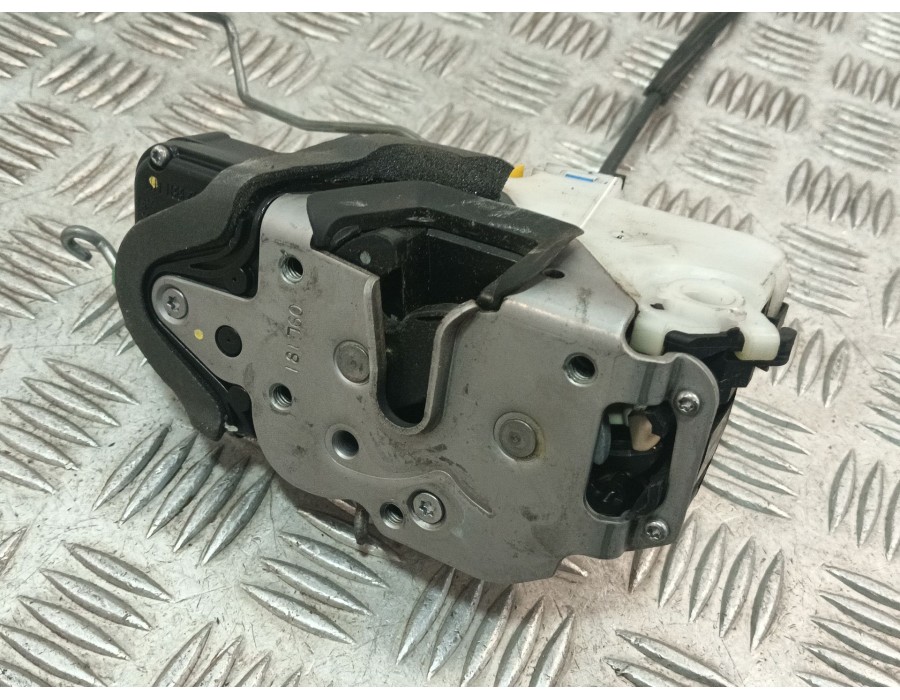 Recambio de cerradura puerta delantera izquierda para opel astra j lim. 1.6 16v cat referencia OEM IAM 3023881LH1  