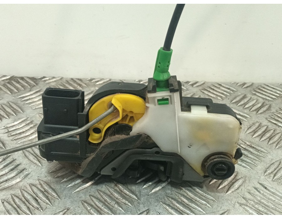 Recambio de cerradura puerta trasera izquierda para opel astra j lim. 1.6 16v cat referencia OEM IAM 3023881LH1  