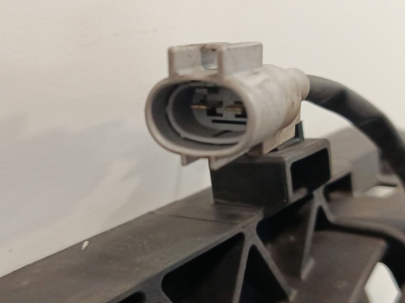 Recambio de electroventilador para hyundai h350 furgoneta 2.5 crdi referencia OEM IAM A005493  