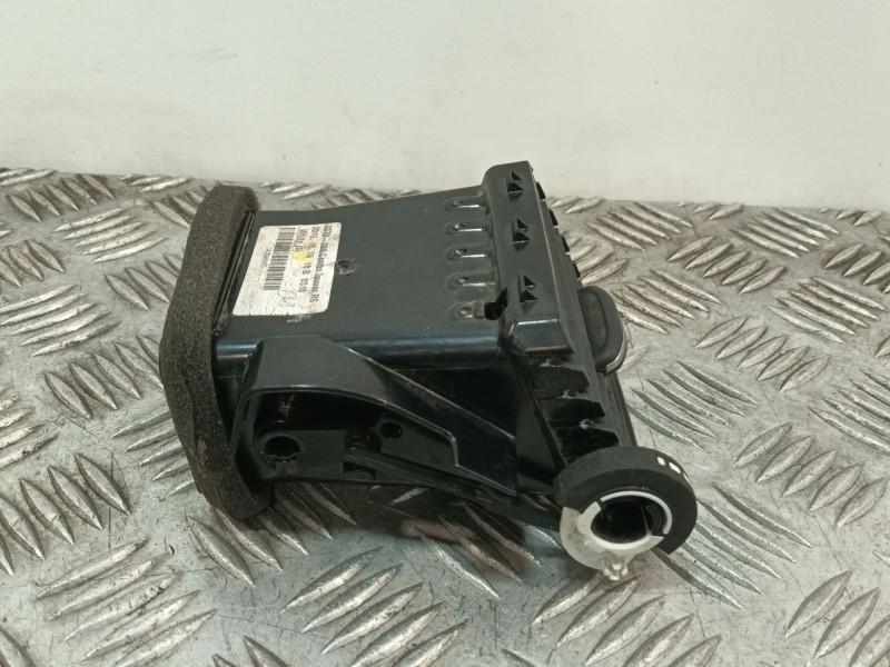 Recambio de rejilla aireadora para volvo v40 hatchback (525) d3 referencia OEM IAM 313702RS  