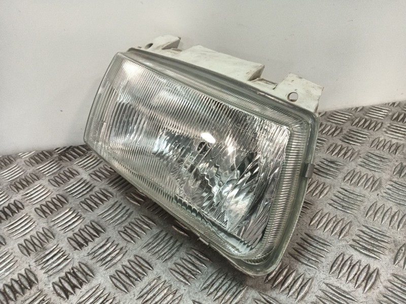 Recambio de faro derecho para volkswagen polo iii (6n1) 75 1.6 referencia OEM IAM 084411123  