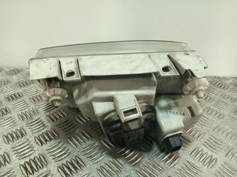 Recambio de faro derecho para volkswagen polo iii (6n1) 75 1.6 referencia OEM IAM 084411123  