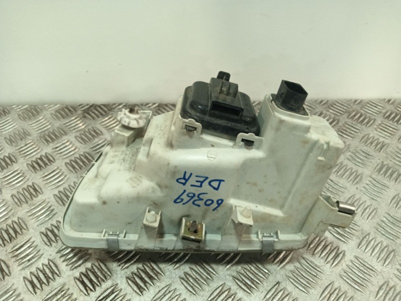 Recambio de faro derecho para volkswagen polo iii (6n1) 75 1.6 referencia OEM IAM 084411123  