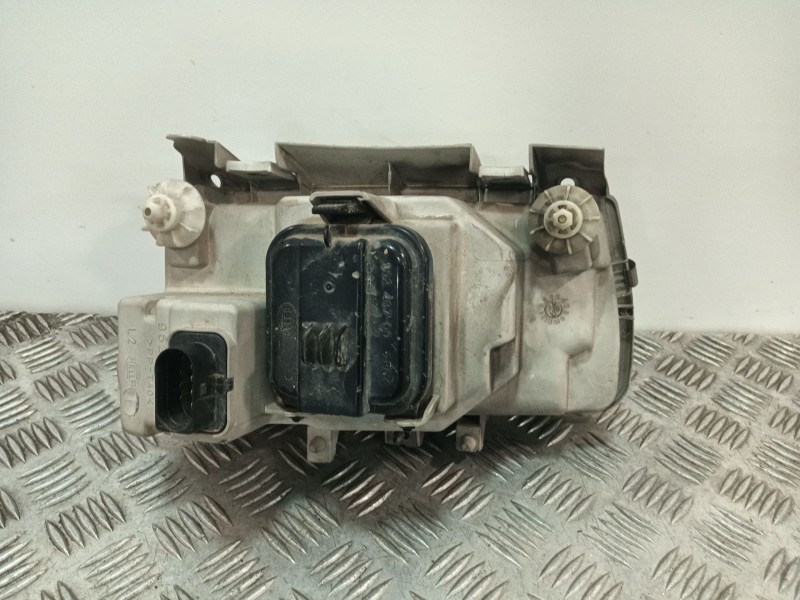 Recambio de faro izquierdo para volkswagen polo iii (6n1) 75 1.6 referencia OEM IAM 96249500  
