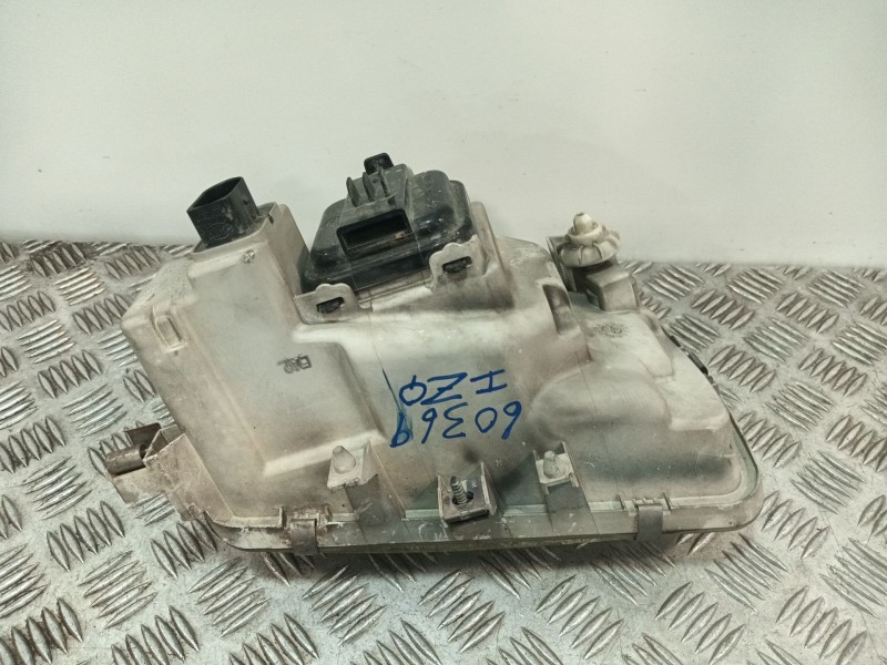 Recambio de faro izquierdo para volkswagen polo iii (6n1) 75 1.6 referencia OEM IAM 96249500  