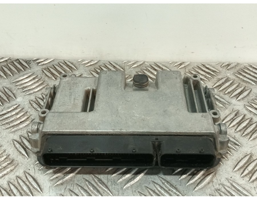 Recambio de centralita motor uce para toyota yaris (_p13_) 1.0 (ksp130) referencia OEM IAM 896610U660 0261S19782 