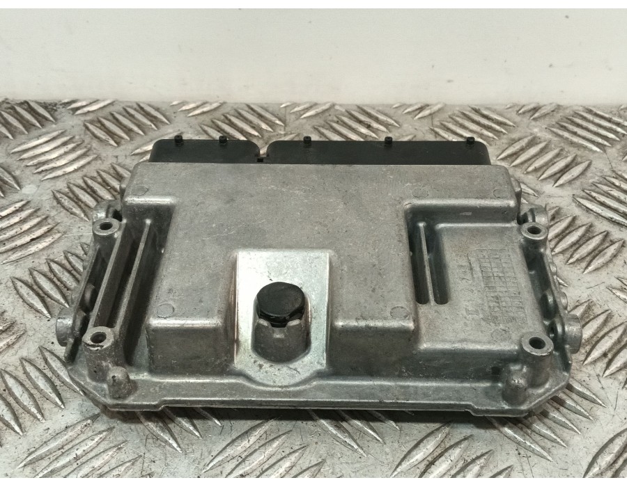 Recambio de centralita motor uce para toyota yaris (_p13_) 1.0 (ksp130) referencia OEM IAM 896610U660 0261S19782 