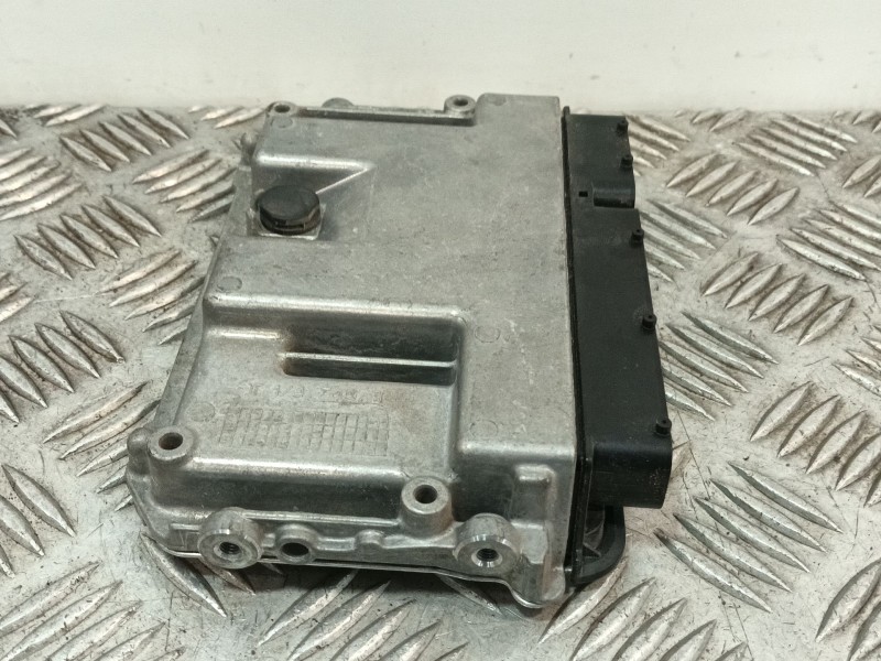 Recambio de centralita motor uce para toyota yaris (_p13_) 1.0 (ksp130) referencia OEM IAM 896610U660 0261S19782 