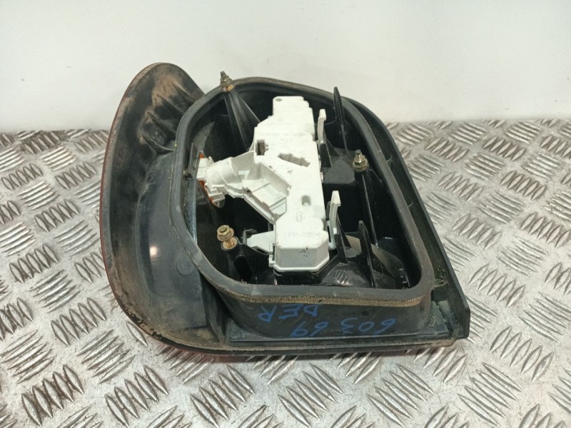 Recambio de piloto trasero derecho para volkswagen polo iii (6n1) 75 1.6 referencia OEM IAM 6N0945096  