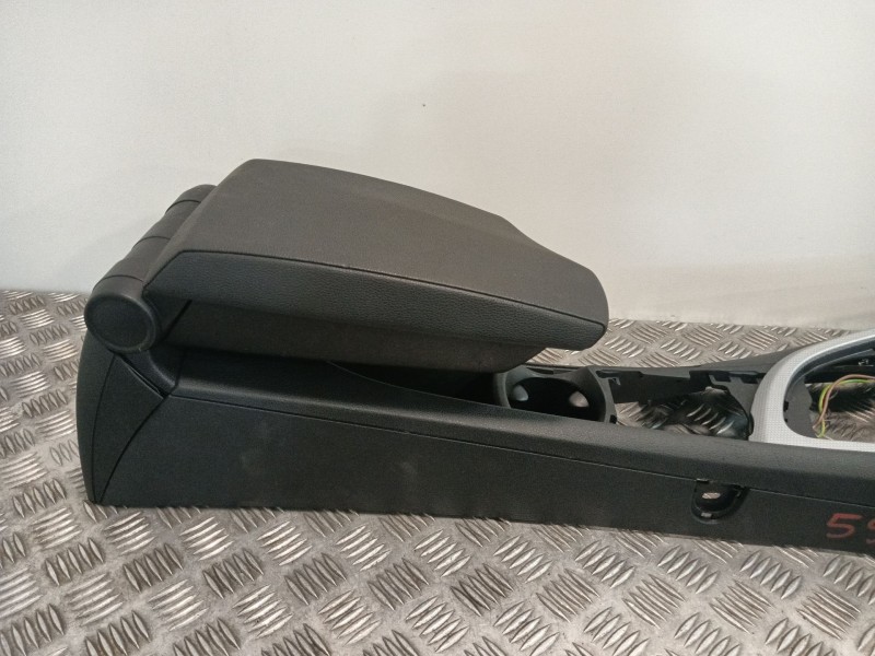 Recambio de apoyabrazos central para bmw 1 (e81) 118 d referencia OEM IAM 51167078568 712223111 51169110415