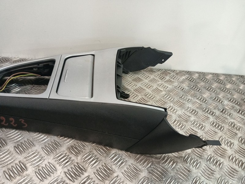 Recambio de apoyabrazos central para bmw 1 (e81) 118 d referencia OEM IAM 51167078568 712223111 51169110415