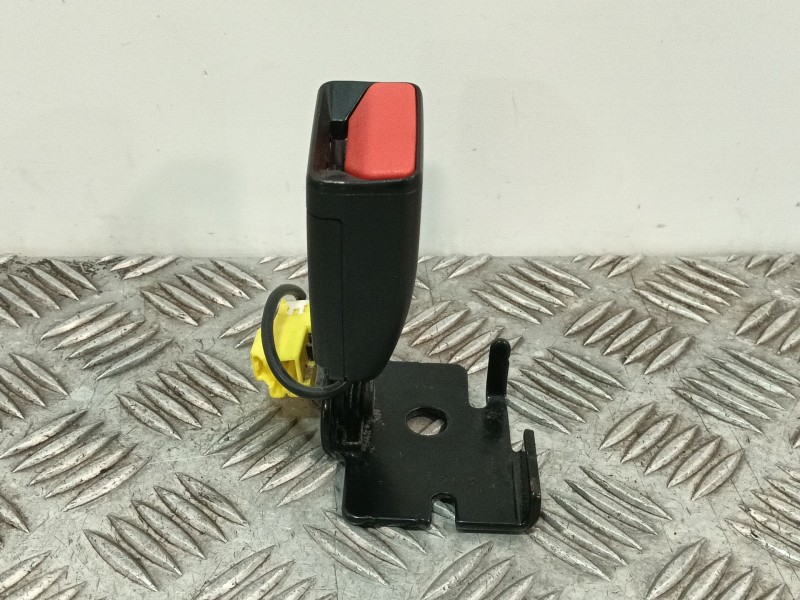 Recambio de enganche cinturon trasero derecho para volvo v40 hatchback (525) d3 referencia OEM IAM 31292085  