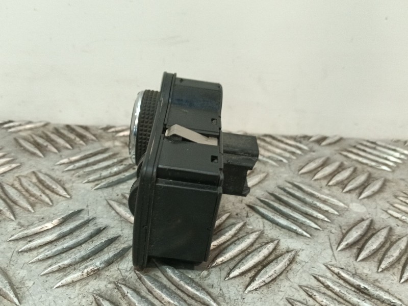 Recambio de mando luces para opel astra j lim. 1.6 16v cat referencia OEM IAM 13268702  