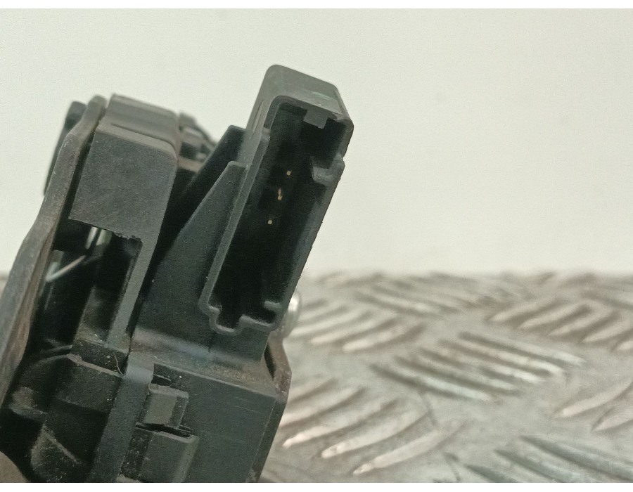 Recambio de cerradura maletero / porton para opel astra j lim. 1.6 16v cat referencia OEM IAM 13500195  