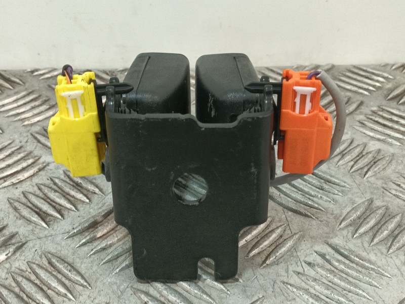 Recambio de enganche cinturon trasero izquierdo para volvo v40 hatchback (525) d3 referencia OEM IAM 31377484  