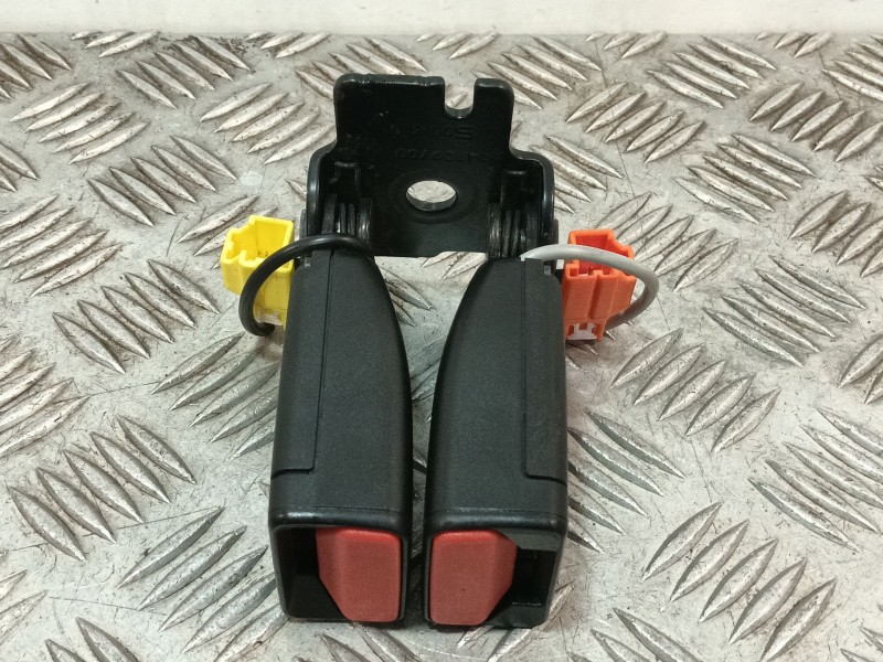Recambio de enganche cinturon trasero izquierdo para volvo v40 hatchback (525) d3 referencia OEM IAM 31377484  