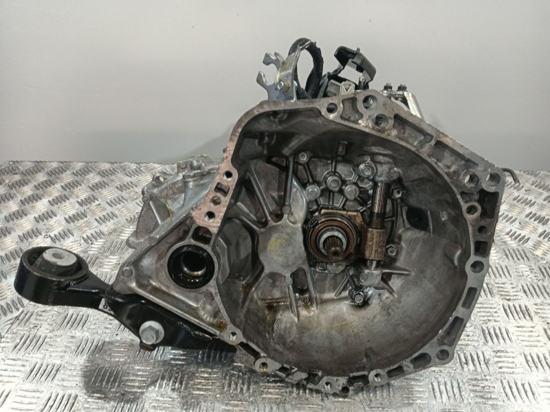 Recambio de caja cambios para toyota yaris (_p13_) 1.0 (ksp130) referencia OEM IAM 20TT06  
