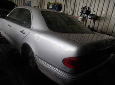 MERCEDES-BENZ CLASE E (W210) BERLINA
